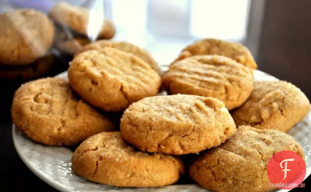 Biscoitos de manteiga de amendoim macios e crocantes