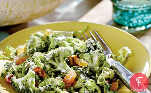 Brócolis Slaw com nozes cristalizadas