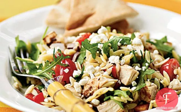 Salada de frango-Orzo com queijo de cabra