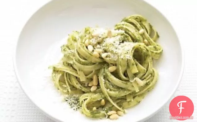 Fettuccine Com Pesto De Espinafre