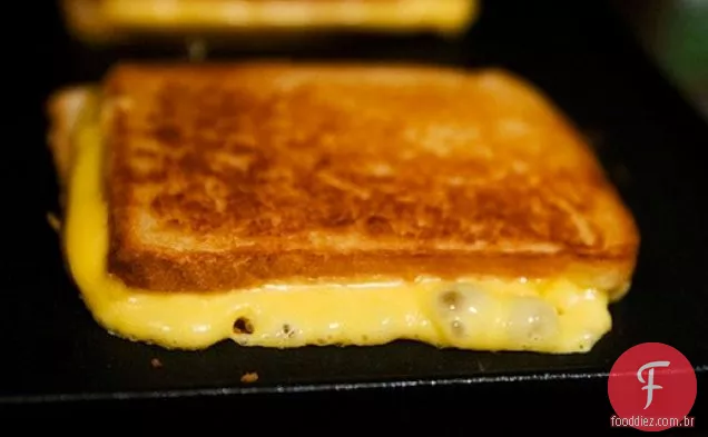 Sanduíches De Queijo Grelhado Muito Finos