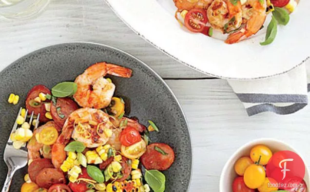 Camarão, chouriço e salada de milho