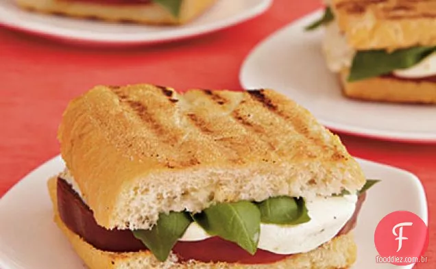 Sanduíches Caprese