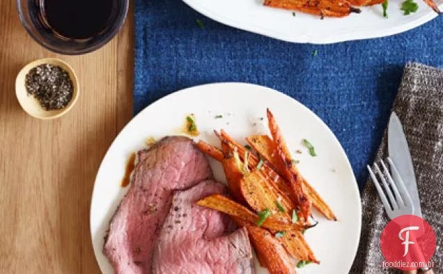 Carne Assada Com Cenouras Vitrificadas Balsâmicas
