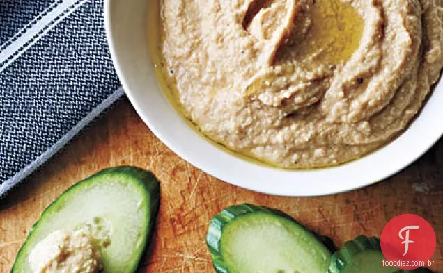 Hummus de manteiga de amendoim com Dippers de pepino