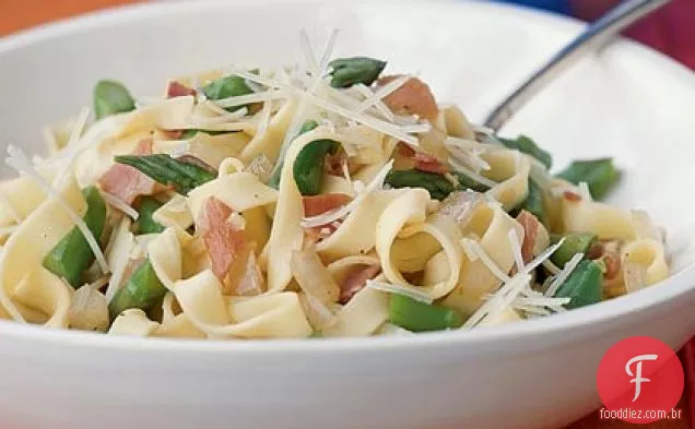 Fettuccine com Prosciutto e aspargos
