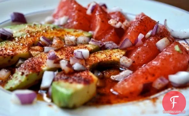 Salada de abacate e toranja com vinagrete Aji Panca