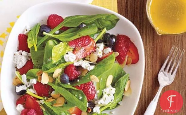 Salada de baga com vinagrete de limão e manjericão