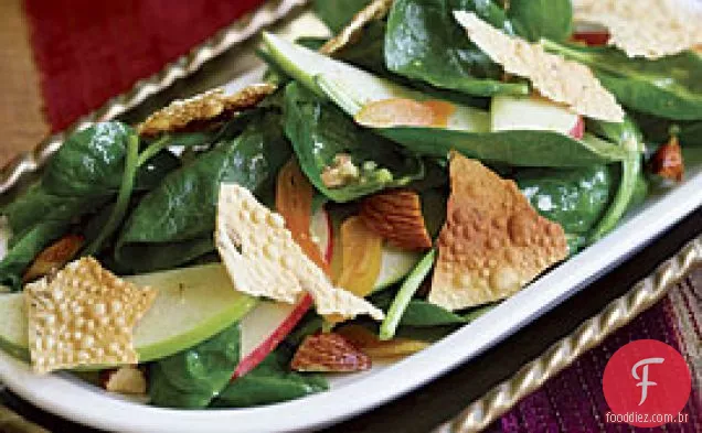 Salada De Espinafre Com Maçã, Damascos Secos E Croutons Pappadam