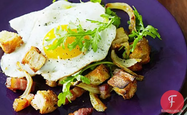 Erva-doce assada, ovo e Pancetta Panzanella