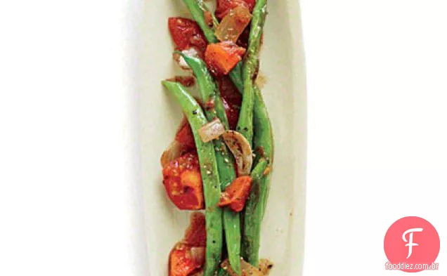 Feijão verde com tomate cozido e especiarias