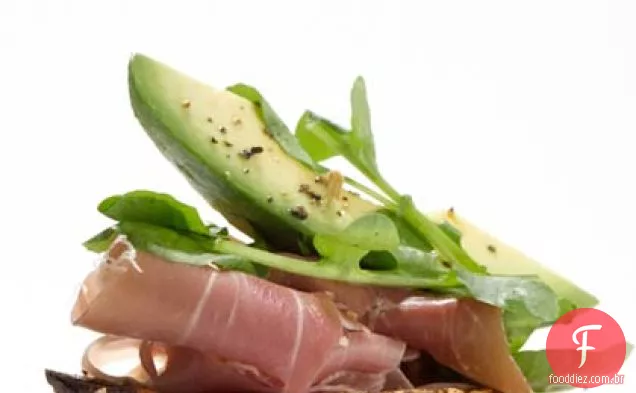 Prosciutto & Abacate Crostini