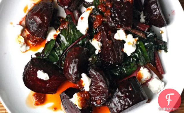 Jantar esta noite: salada de beterraba assada com molho Guajilo Chile