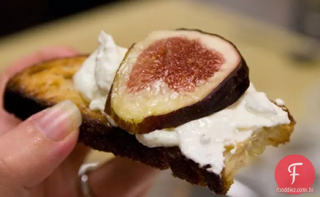 Ricota de leite de ovelha chicoteada de Andrew Carmellini