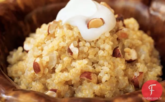 Risoto de Quinoa e cebola com Crème Fraîche e avelãs