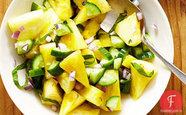 Salada de abacaxi, pepino e Shiso