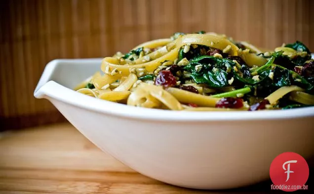 Pepita Fettucini Com Espinafre E Cranberries