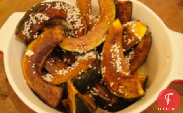 Cozinhe o livro: meia-luas de abóbora com manteiga, gergelim e sal
