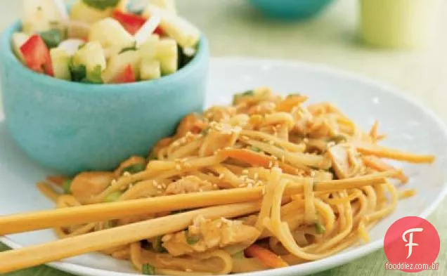 Macarrão de gergelim com frango