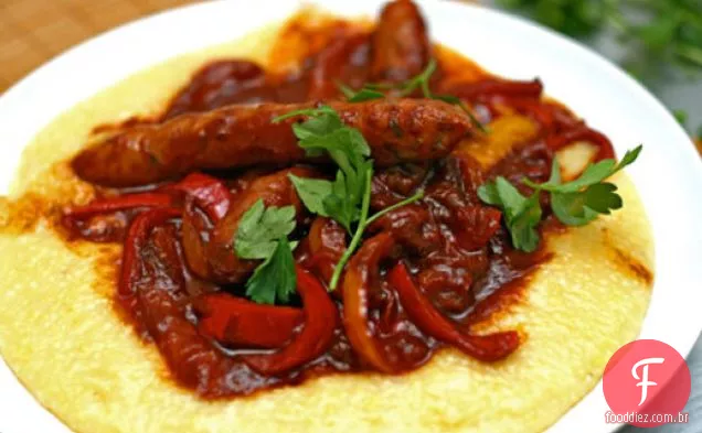 Jantar esta noite: Ragu de pimenta e salsicha com Polenta