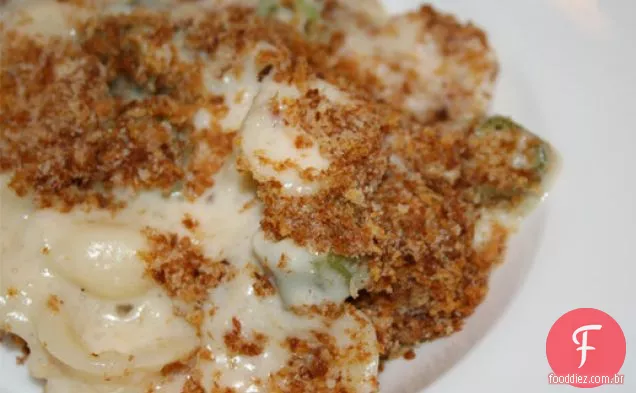 Mac e queijo com quiabo e grãos