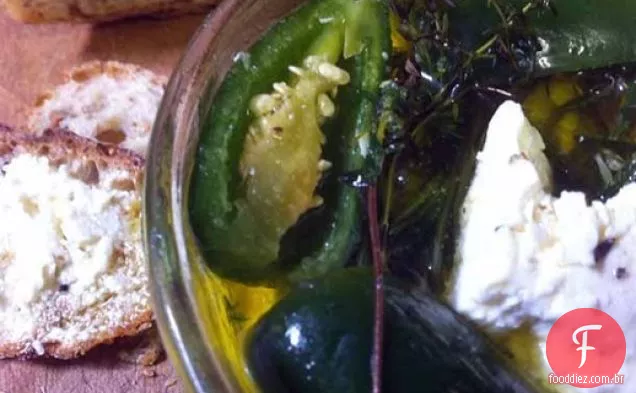 Queijo Feta marinado com Jalapeños