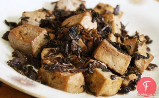 Tofu com verduras secas e em conserva