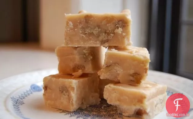 Fudge de gemada com Chocolate branco e nozes