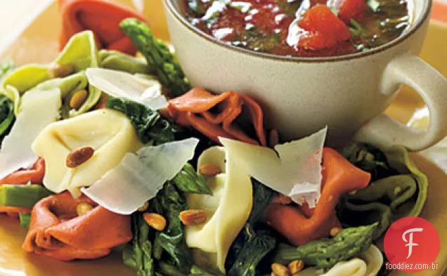 Salada De Macarrão com vegetais frescos e Tortelloni