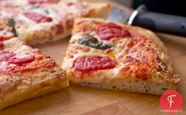 Pizza Quadrada fácil no-Roll, no-Stretch estilo siciliano em casa