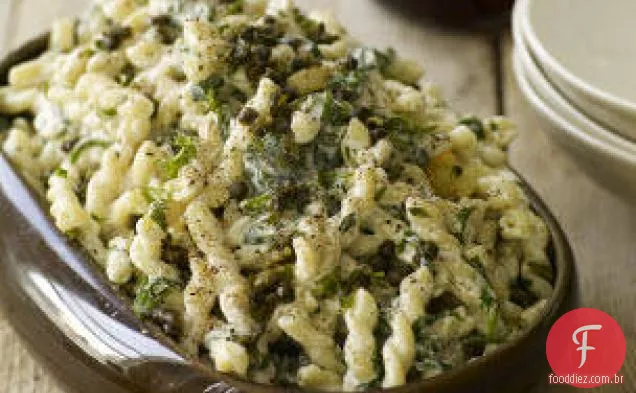 Massa Cremosa Com Espinafre E Alcaparras Fritas