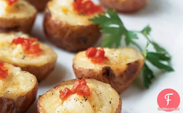 Salmão defumado e queijo mini batatas assadas duas vezes
