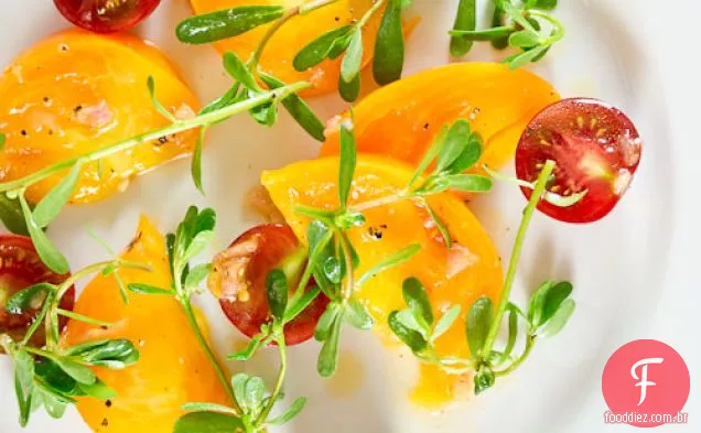 Salada De Beldroegas De Tomate Com Molho De Pêssego Branco