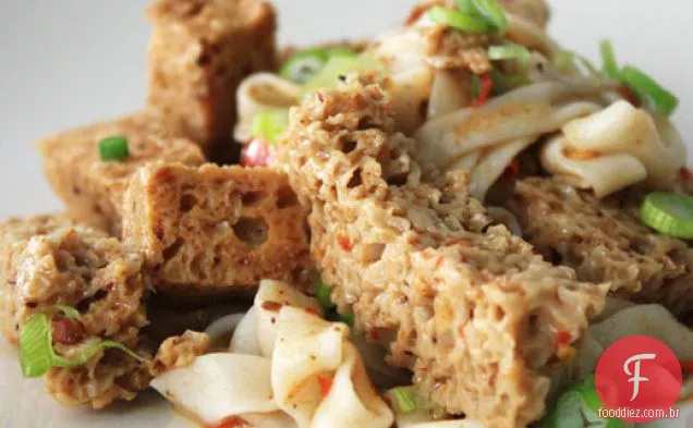 Glúten de trigo e macarrão frio, estilo Sichuan