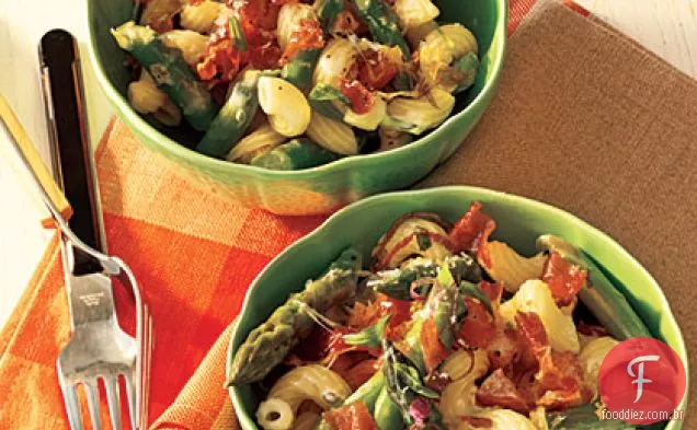 Salada De Macarrão Com Pimenta preta com Prosciutto, aspargos e Romano
