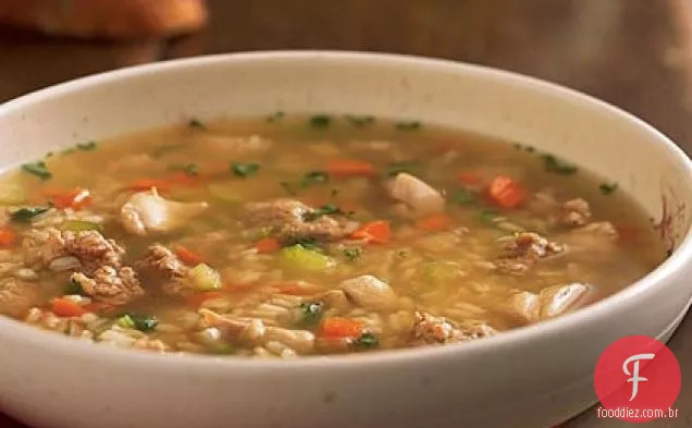 Sopa de frango, salsicha e arroz