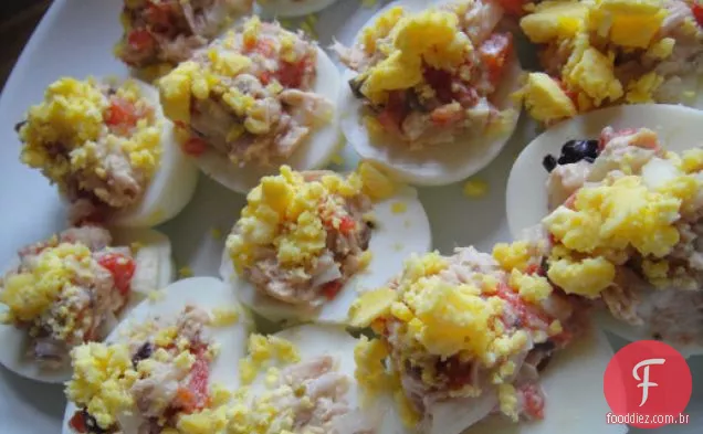 Cozinhe o livro: ovos cozidos recheados com atum