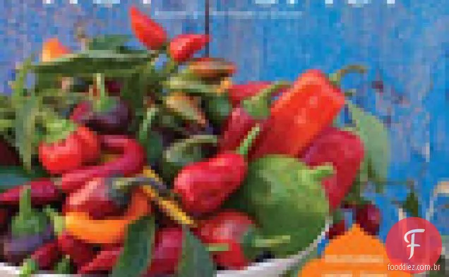 Salada picante de tomate, pimenta, pepino, hortelã e salsa