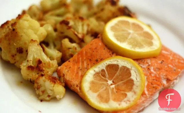 Jantar esta noite: salmão com couve-flor assada