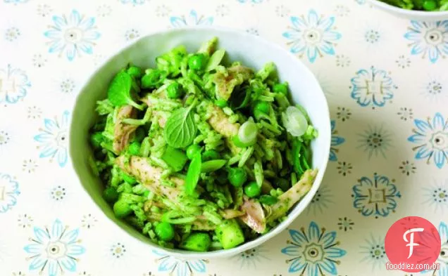 Cozinhe o livro: salada de frango e arroz com Pesto De Hortelã e ervilhas