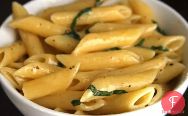 Jantar esta noite: macarrão com limão Meyer e manjericão