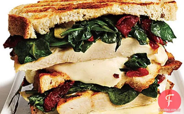 Alecrim-frango Panini com espinafre e tomate seco ao sol