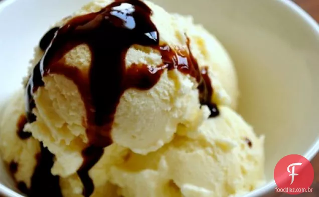 Scooped: Sorvete De Menta de Chocolate branco com melaço de romã