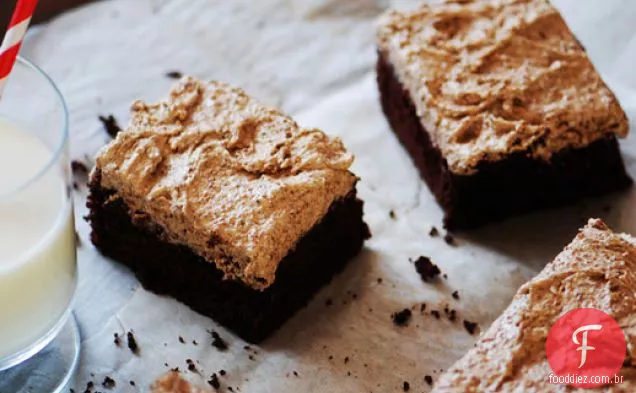 Bolo de Chocolate com cobertura de cacau