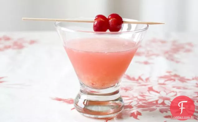 Bebendo Sazonalmente: Caipirinha De Cereja Azeda