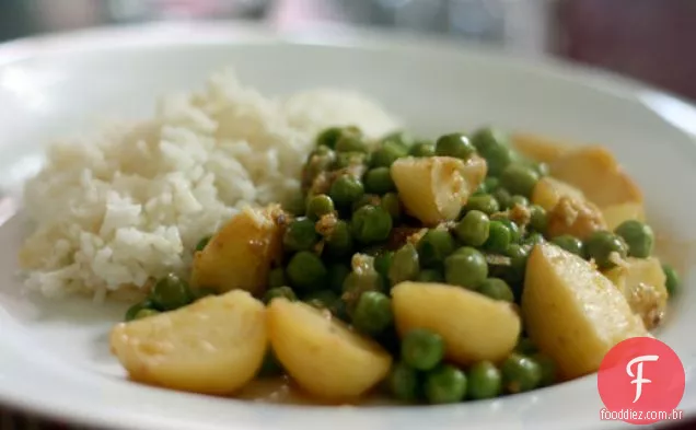 Jantar esta noite: batata e ervilha Curry com iogurte, cominho e gengibre