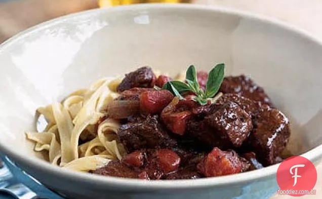 Carne com molho de cacau picante