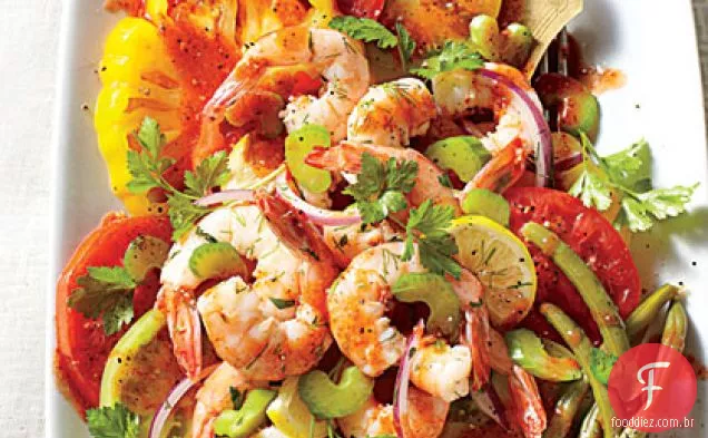 Salada de tomate Bloody Mary com camarão em conserva rápido