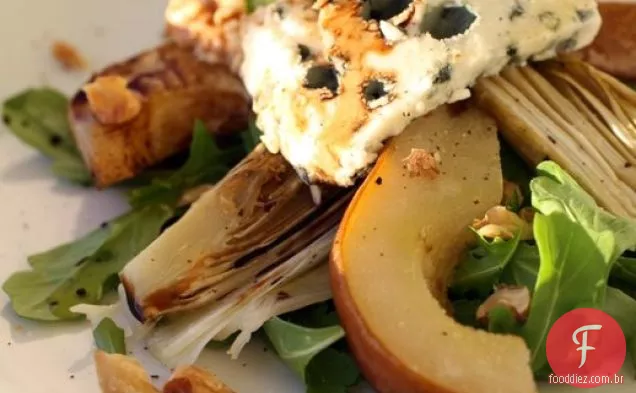 Francês em um Flash: salada de Endive e pêra assada com rúcula, nozes e Roquefort