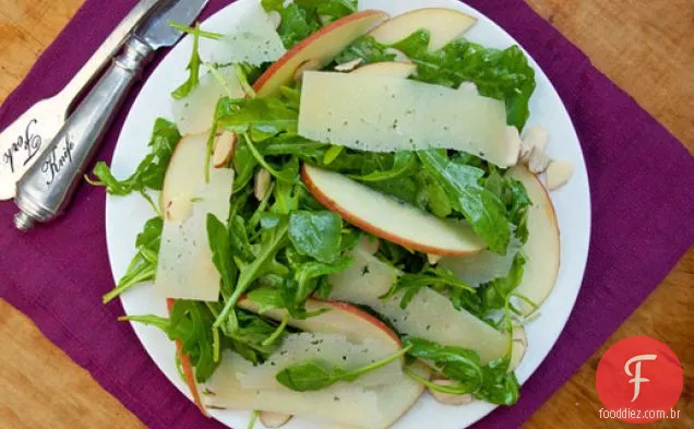 Saladas sérias: rúcula, maçãs e Manchego em vinagrete de cidra